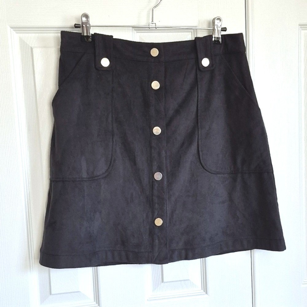 New York & Co Black Button-Up Faux Suede Mini Skirt with pockets Women's 8
